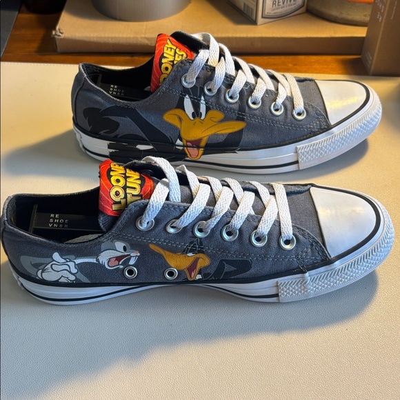 Looney Tunes Bugs Bunny Daffy Duck Black Canvas Sneakers converse - Picture 4 of 11